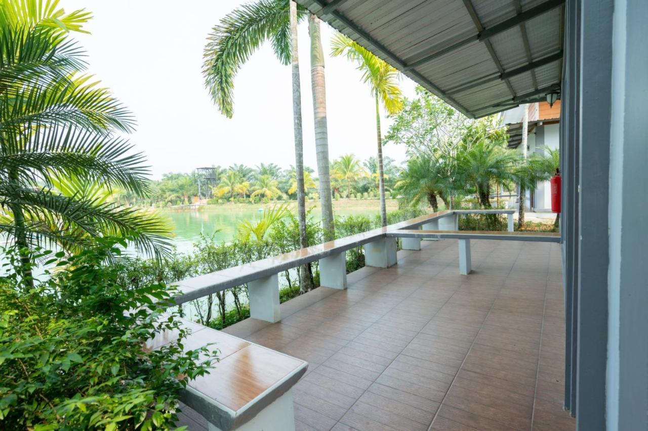 Lamphurai Riverside Resort And Spa Трат Екстериор снимка