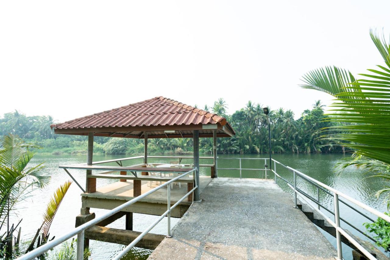 Lamphurai Riverside Resort And Spa Трат Екстериор снимка